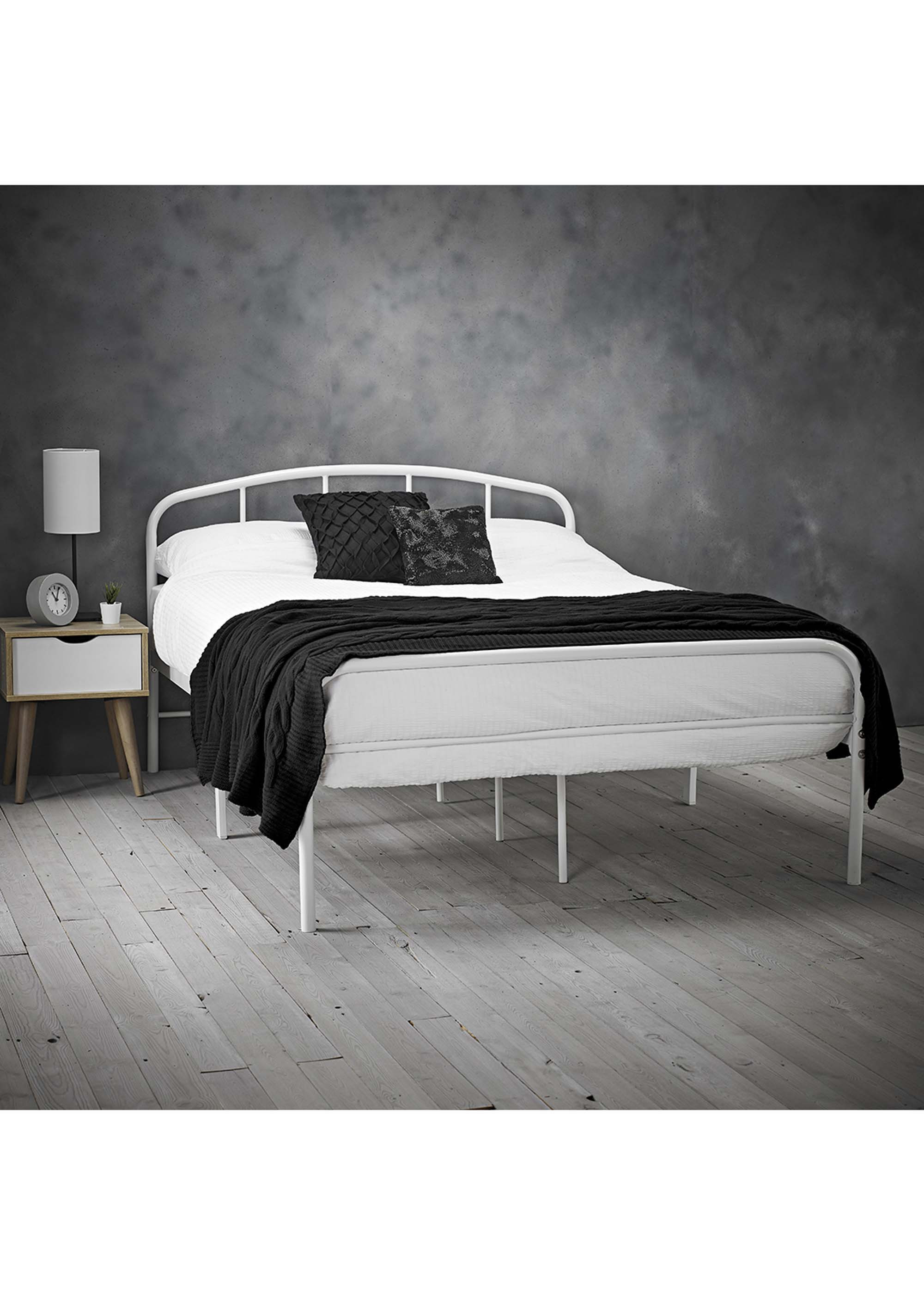 Milton 4.6 Double Bed White